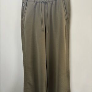 Athleta M Tall women’s wide leg pants.